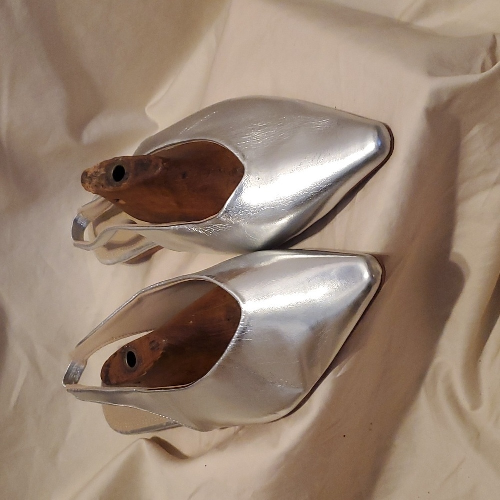 ASOS Silver Flats SZ 7